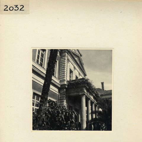 Angers : mairie d'Angers (cour, jardin)