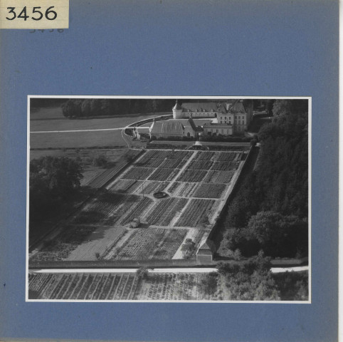 Mazé : Château de Montgeoffroy (vue aérienne)