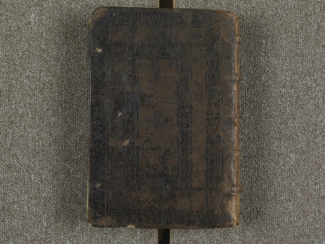 « Ce livre contient la vie, miracles de sainte Véronique, de l'ordre de S. Augustin, en Milan, du monastère de Sainte-Marthe, lequel livre a esté traduict de latin en franczois par frère Louys Chantereau, docteur provincial, confesseur de la royne, évesque de Mascon, abbé de Saint-Uverte d'Orléans, et ledit Chantereau estoit religieux des Augustins de Orléans »