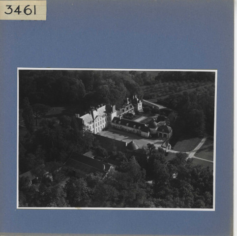 Les Verchers-sur-Layon : Château d'Echuilly (vue aérienne)