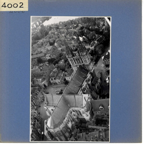 Angers : Cathédrale ( vue aérienne)