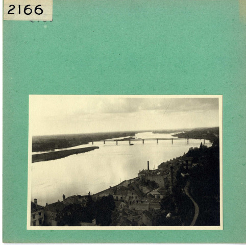 Saumur : Pont de chemin de fer sur la Loire vu du château de Saumur