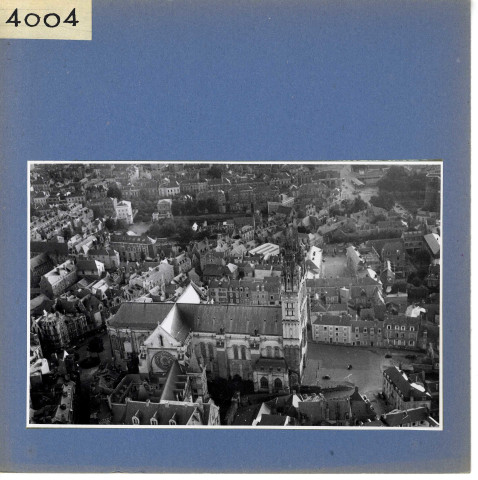 Angers : Cathédrale ( vue aérienne)