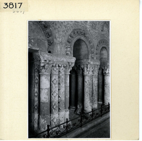 Angers : Détails des arcades romanes