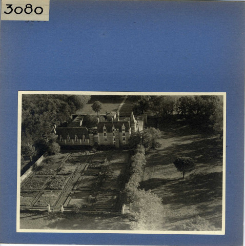 Saint-Laurent-de-Landemont : Château de la Colaissière, vue aérienne