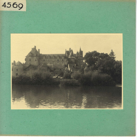 Durtal : Château vu du Loir