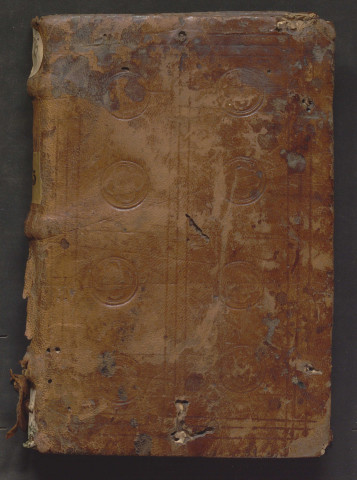 « A l'onneur et gloire de Dieu... et à la louenge de vous, tres noble roy Charles de France, VIIe de ce nom, et afin d'informer les autres François, tant presens que à venir, des choses contenues et declairées en ung petit livre en beau latin, duquel on dit que vous avez le principal original, fait et composé, l'an mil CCCC quarente et neuf, par ung notable clerc, nommé maistre Robert Blondel, je, l'un de voz tres humbles clercs, subgetz et serviteurs et le moindre et moins savant de touz, indigne de moy nommer... »