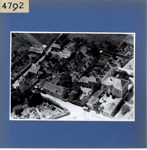 Brain-sur-l'Authion : Le bourg (vue aérienne)