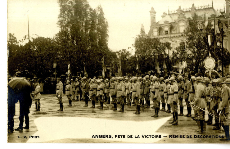 Fête de la Victoire du 28 septembre 1919 à Angers : architectures et arcs de triomphes éphémères