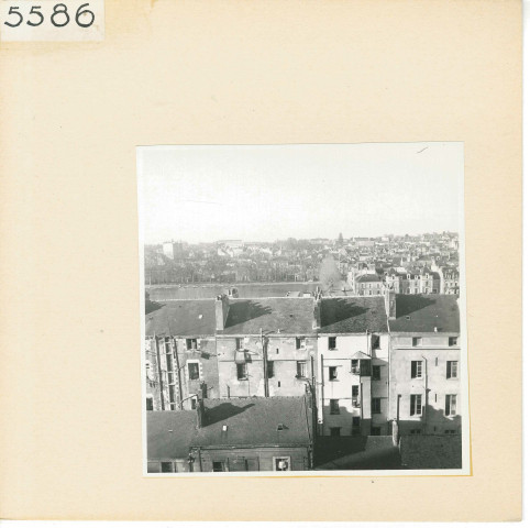 Angers : La Doutre, vue du Château