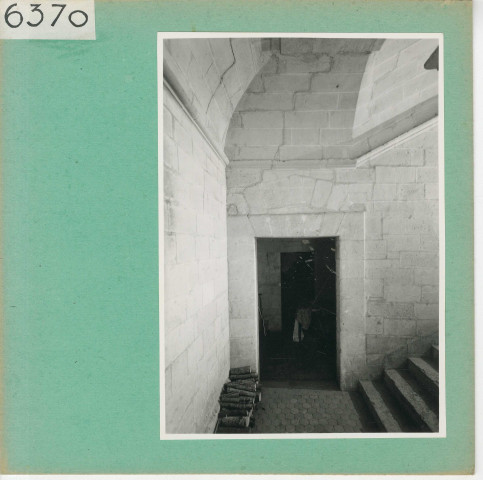 Brissac : Château, détails des escaliers