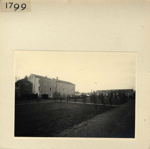 Angers : Hôpital, bâtiment Saint-Luc à droite