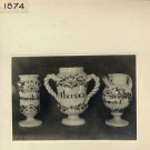 Angers : Hôpital, trois vases à pharmacie