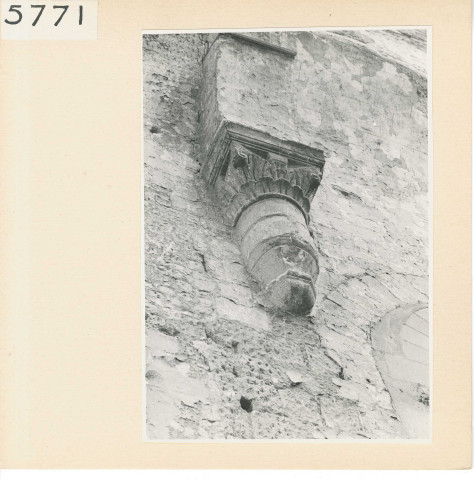 Angers : Chapelle et chapiteaux