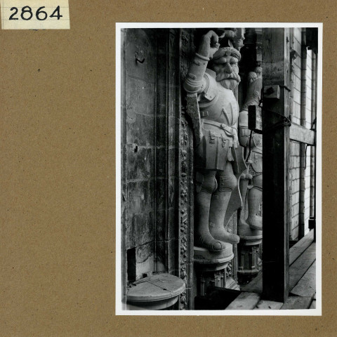 Angers : Cathédrale, détail des statues de la façade