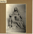 Angers : Cathédrale, statue de Notre-Dame-de-Pitié