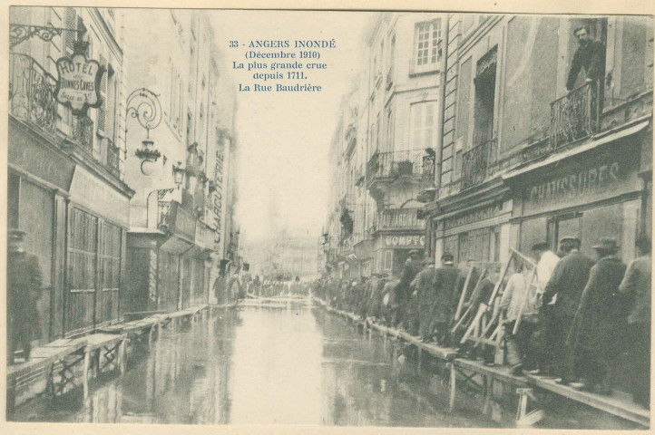 33. Angers inondé (Décembre 1910). La plus grande crue depuis 1711. La rue Baudrière