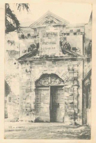 182. Angers. Musée Saint-Jean. [Porte du Présidial d'Angers]