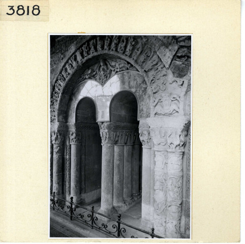 Angers : Détails des arcades romanes