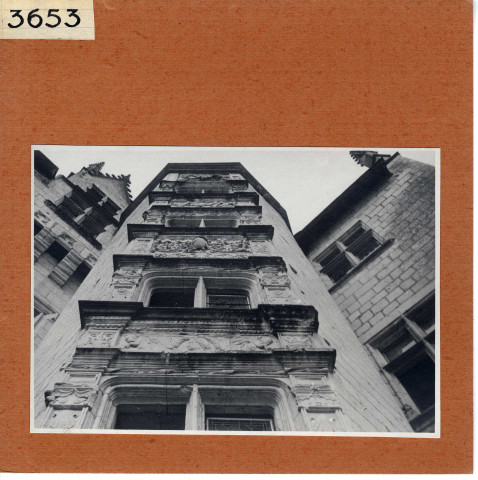 Montsoreau : Détails de l'escalier extérieur