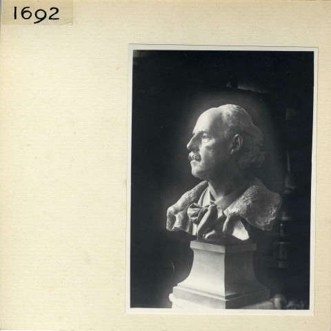 Buste de Louis de Romain à Angers