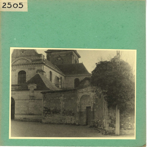 Saint-Florent-Le-Vieil : Extérieur de l'église