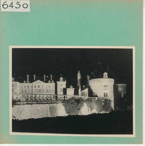 Mazé : Château de Montgeoffroy, la nuit