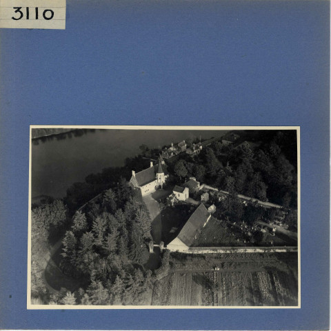 Chênehutte-les-Tuffeaux : Château du Prieuré, vue aérienne