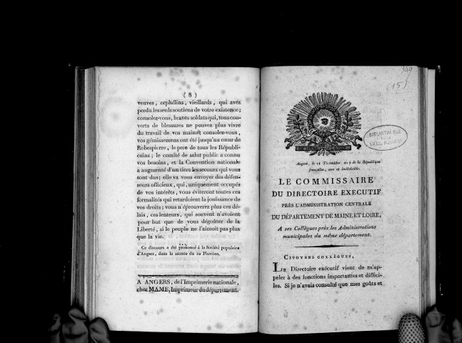 Le commissaire du directoire exécutif près l'administration centrale du département de Maine-et-Loire, à ses collègues près les administrations municipales du même département, Signé : Guillou
