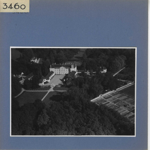 Les Verchers-sur-Layon : Château d'Echuilly (vue aérienne)