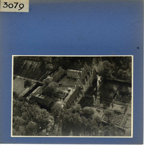 Saint-Laurent-de-Landemont : Château de la Colaissière, vue aérienne