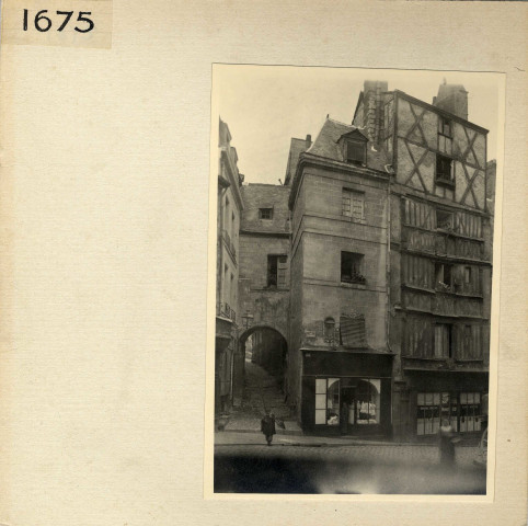 Angers : Montée Tire Jarret, rue Baudrière (vieil Angers)