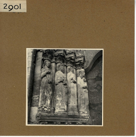 Angers : Cathédrale Saint-Maurice, détail des statues du portail