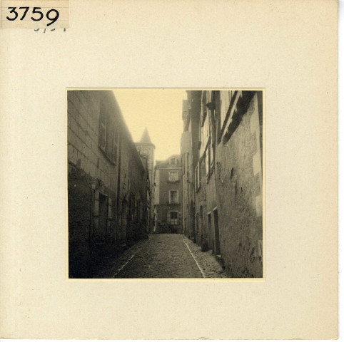 Angers : quartier de la Cité, rue des Filles-Dieu vers la rue Saint-Aignan