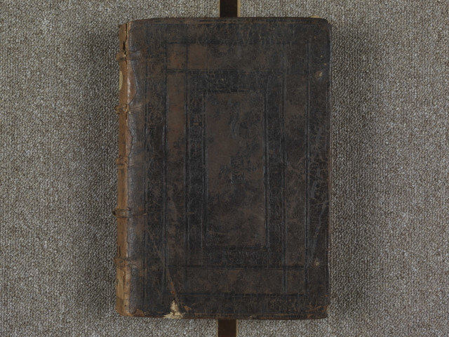 « Ce livre contient la vie, miracles de sainte Véronique, de l'ordre de S. Augustin, en Milan, du monastère de Sainte-Marthe, lequel livre a esté traduict de latin en franczois par frère Louys Chantereau, docteur provincial, confesseur de la royne, évesque de Mascon, abbé de Saint-Uverte d'Orléans, et ledit Chantereau estoit religieux des Augustins de Orléans »