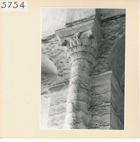 Angers : Chapelle et chapiteaux