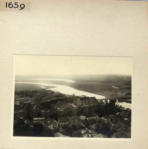 Angers : Vue d'ensemble du château