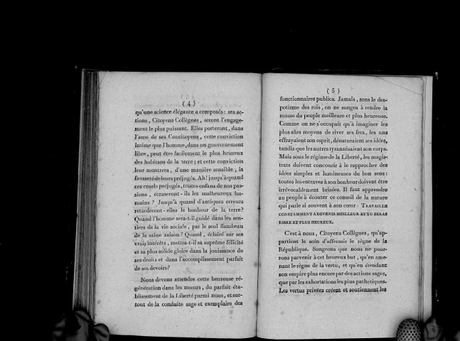Le commissaire du directoire exécutif près l'administration centrale du département de Maine-et-Loire, à ses collègues près les administrations municipales du dit département, Signé : Moreau