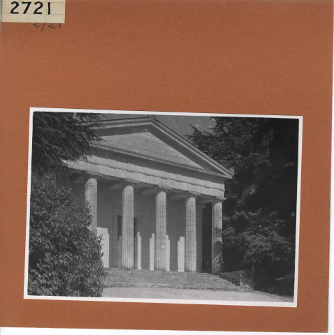 Brissac : Château, façade de la chapelle