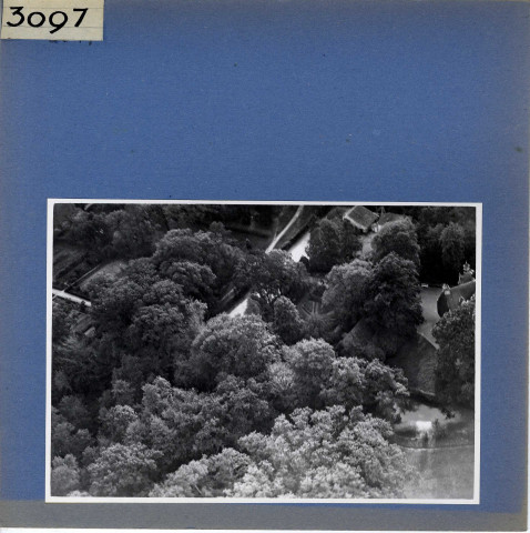 Saint-Laurent-de-la-Plaine : Château du Plessis-Beuvereau, vue aérienne