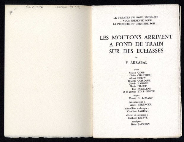 Les moutons arrivent à fond de train sur des échasses
