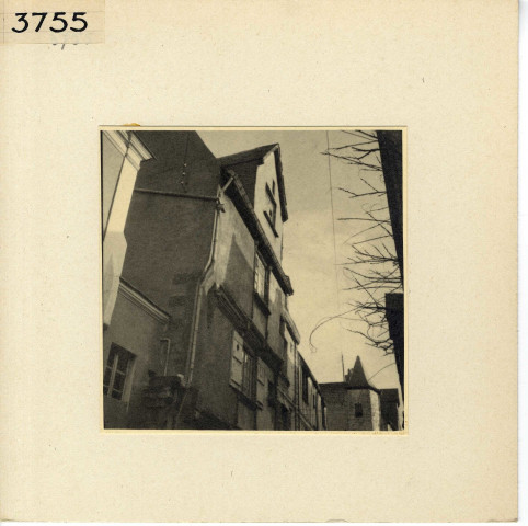 Angers : quartier de la Cité, ancienne maison canoniale du 14 rue Saint-Aignan (fin XIVe s.)