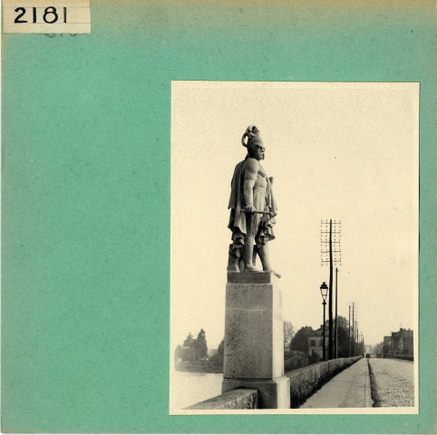 Les Ponts-de-Cé : Statue Dumnacus