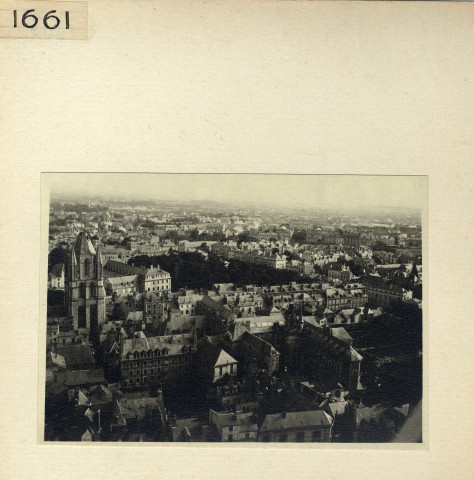 Angers : vue générale vers la tour Saint-Aubin et le logis Barrault