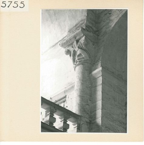 Angers : Chapelle et chapiteaux