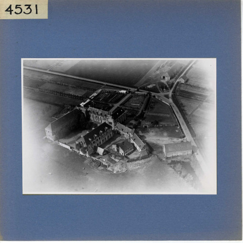 Les Ponts-de-Cé : Institut Saint-Joseph de Pouillé (vue aérienne)