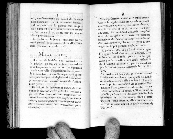 Procès-verbal de l'assemblée générale de la province d'Anjou, tenue le 6 octobre 1789, dans l'église des Prêtres de l'Oratoire de la ville d'Angers, concernant le remplacement de l'impôt du sel