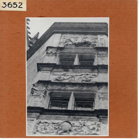 Montsoreau : Détails de l'escalier extérieur