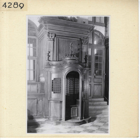 Angers : Confessionnal de la chapelle (Préfecture)