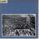 Angers : Vue aérienne de la rive gauche, vers l'aval (gare Saint-Serge au premier plan)